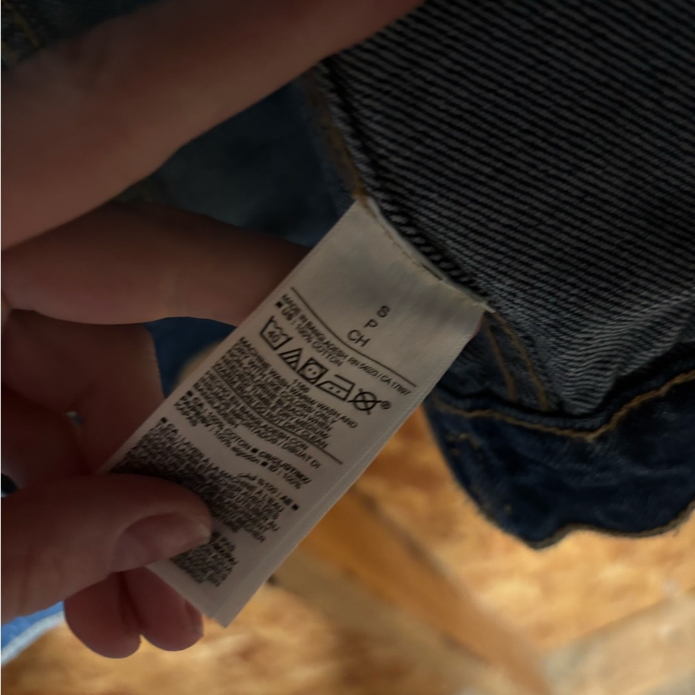 Old Navy Dark Blue Classic Trucker Style Jean Jacket - Picture 4 of 6